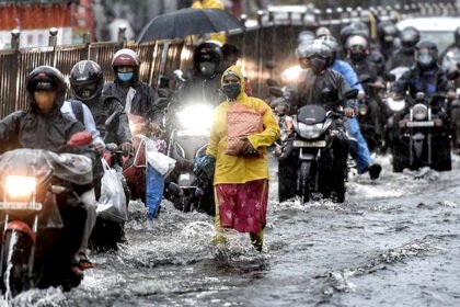 local trains flights delayed due to heavy rains in mumbai