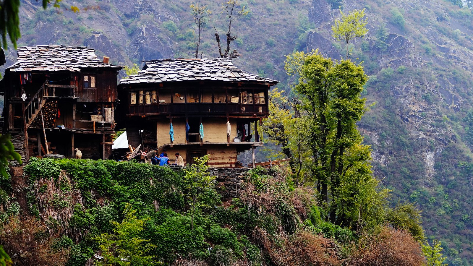 malana a mysteriou village in himachal where the descendants of alexander speak a unique language no one else can stay in this village