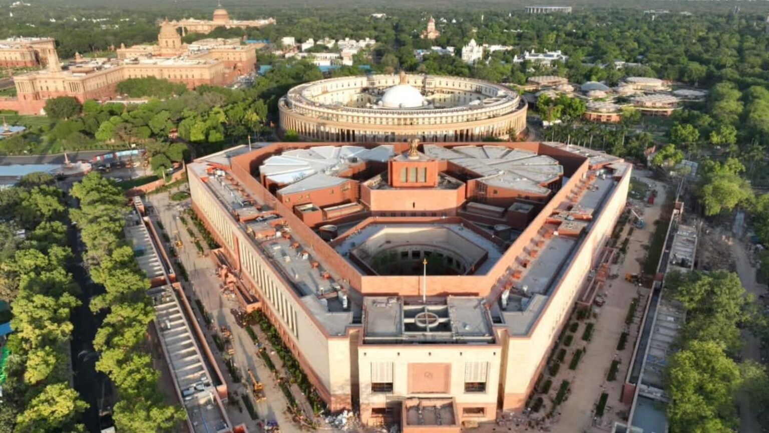 parliament house security breached again man reached garuda gate by jumping over the wall