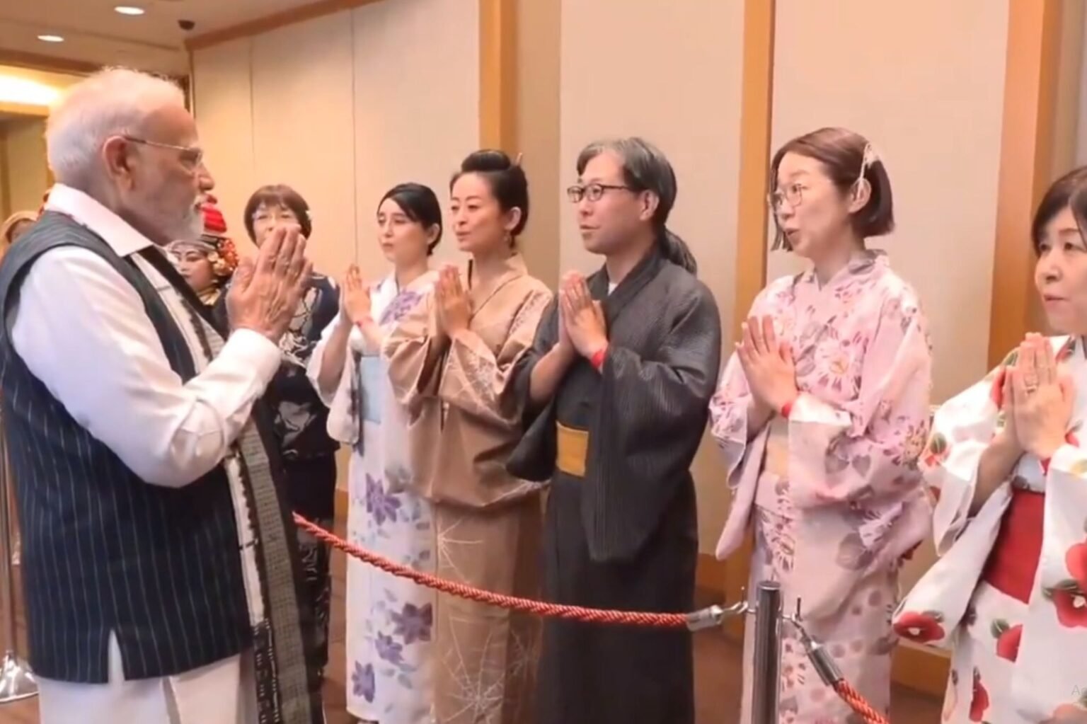 pm modi reached japan he was welcomed with gayatri mantra