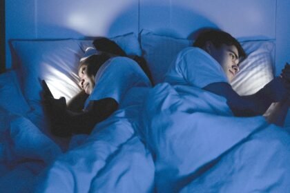 smartphone addiction is ruining your sleep discover how dangerous it is