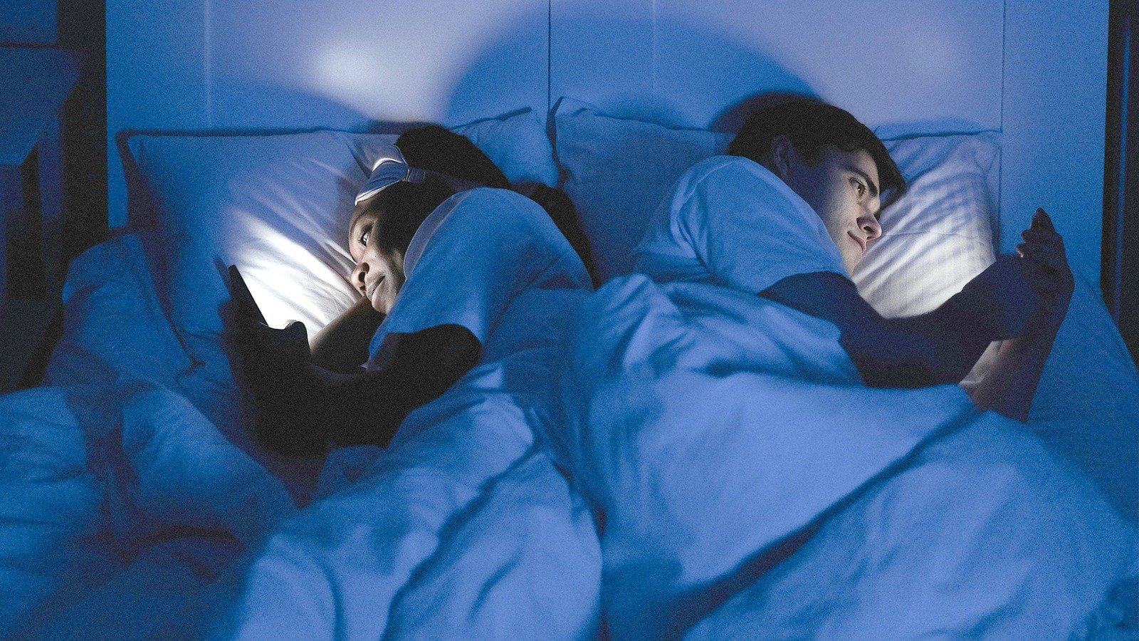 smartphone addiction is ruining your sleep discover how dangerous it is
