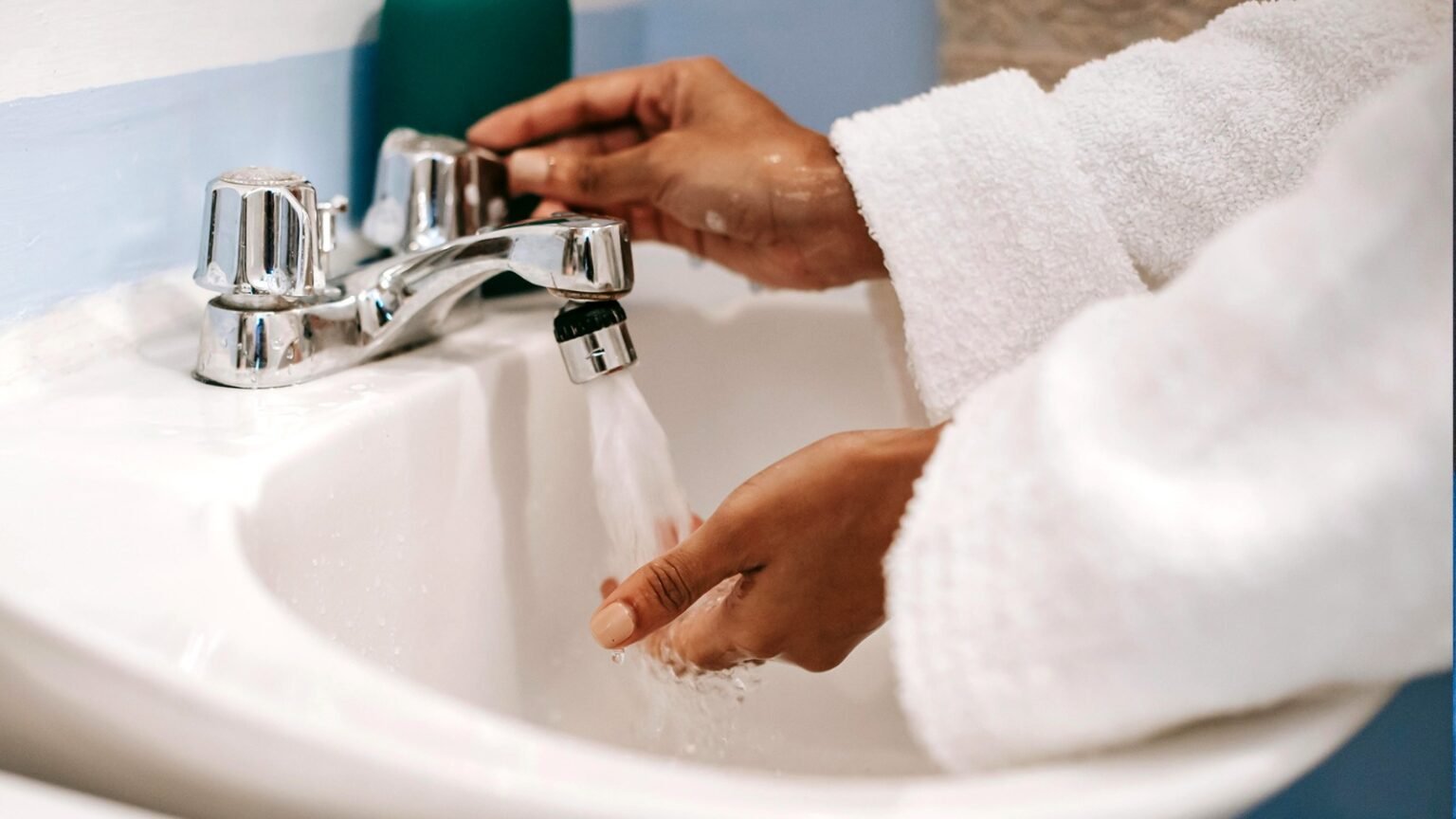 tap water eye safety acanthamoeba infection symptoms prevention