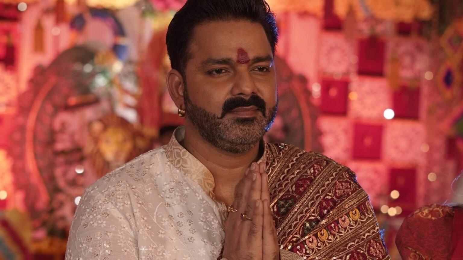bhojpuri star pawan singh suddenly quits rise and fall why did his family arrive on the set