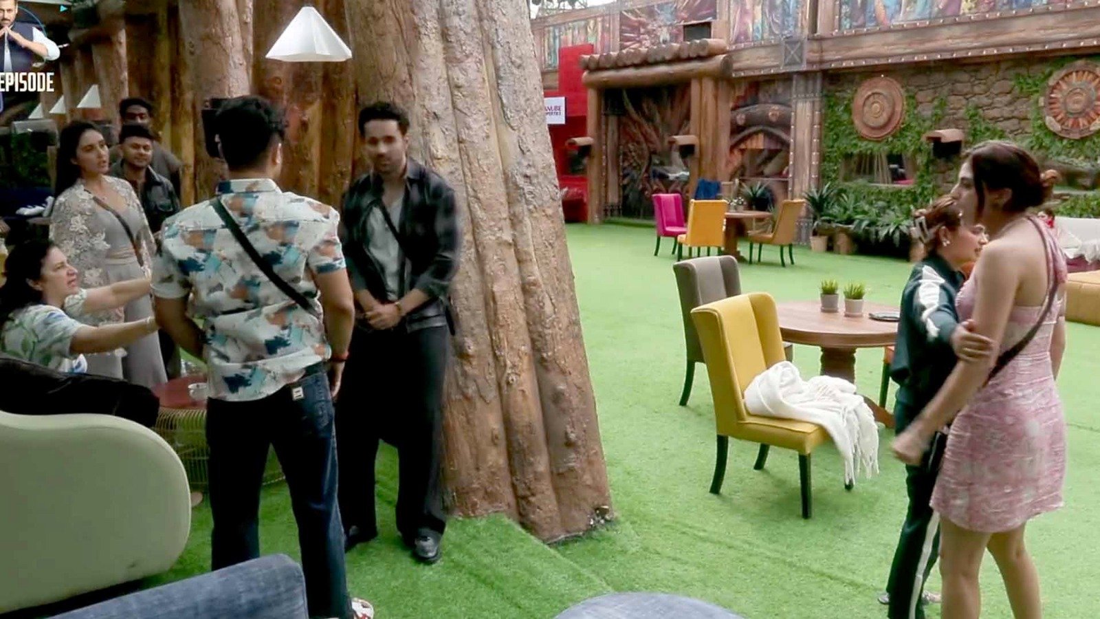 bigg boss 19 farhana bhatt and kunika sadanand clash weekend drama ahead