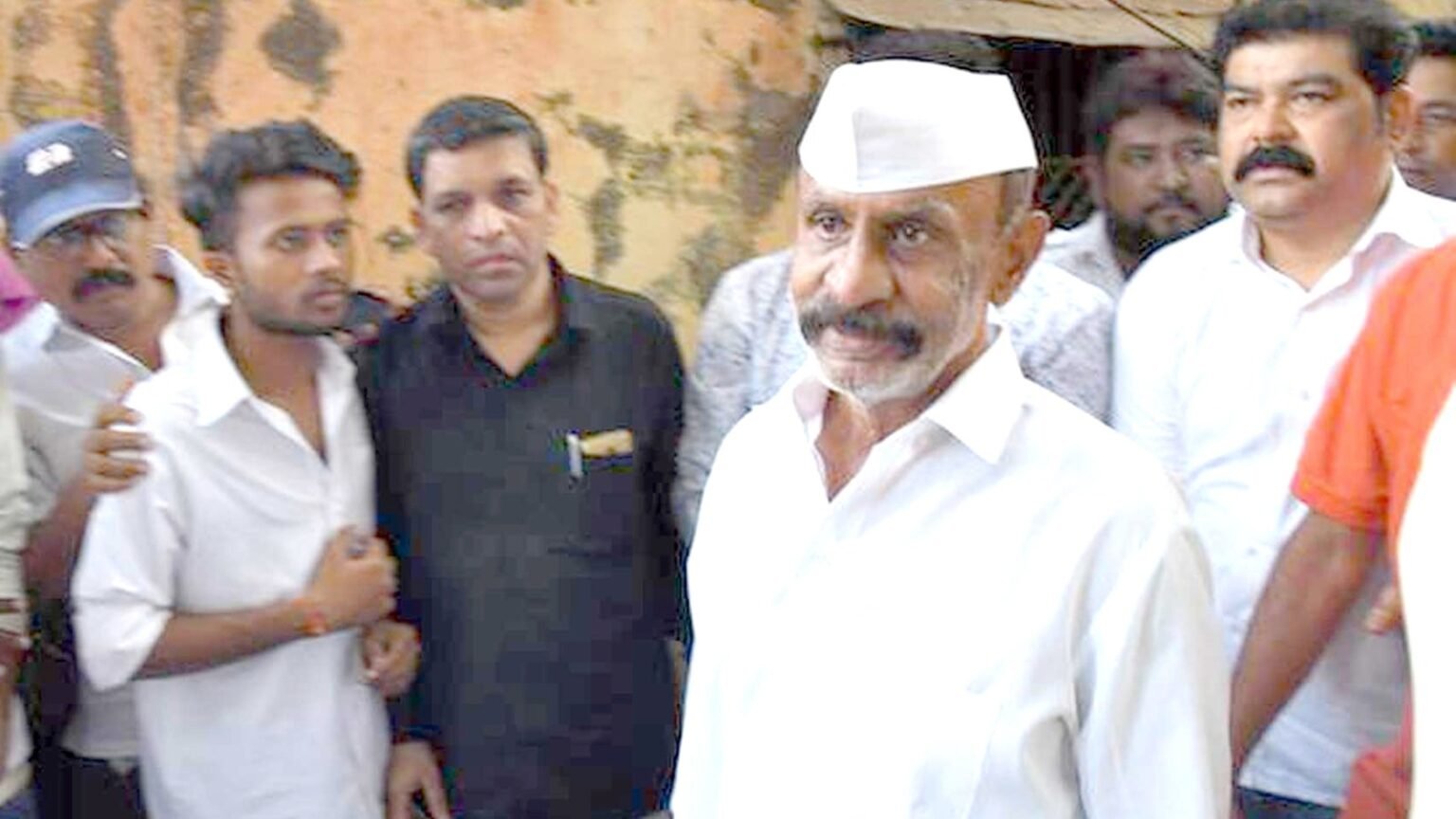 gangster arun gawli walks out of nagpur jail after 17 years on bail