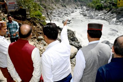 himachal pradesh monsoon landslides roads blocked power water crisis