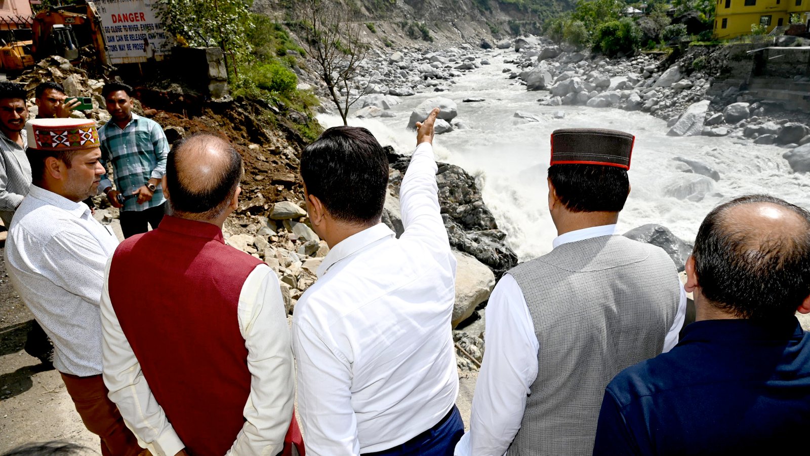himachal pradesh monsoon landslides roads blocked power water crisis