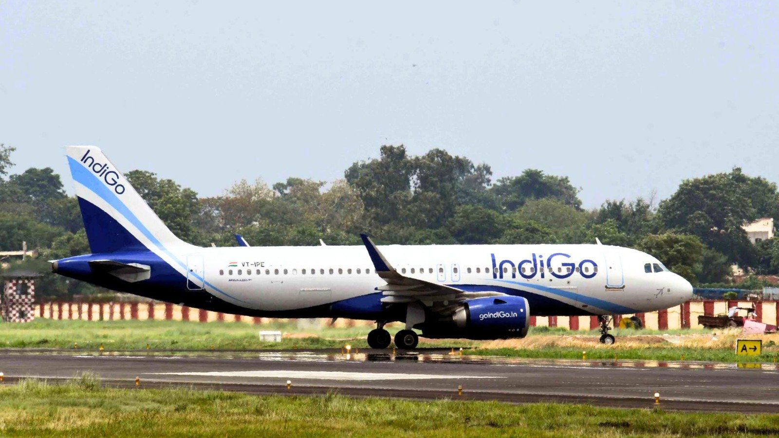 indigo flight 6e812 hit by a bird operation made to land safely 272 passengers were on board