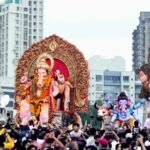 major accident during ganpati visarjan in mumbai one dead five hospitalized due to electric shock