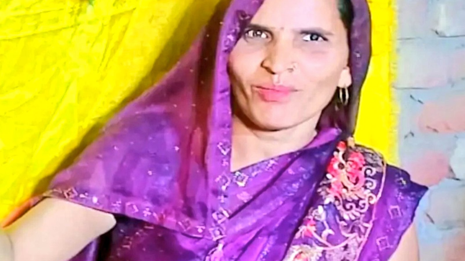neelam 52 year old woman elopes with pappu yadav leaving nine children badaun