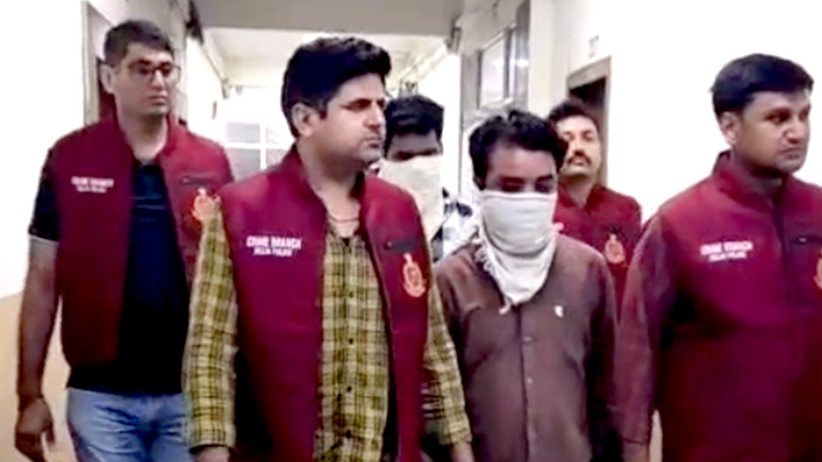 police exposed a gang which used to dupe people in the name of providing jobs in multinational companies