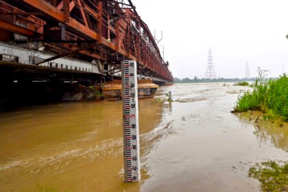 yamuna river flood alert delhi evacuation rescue operations 2025