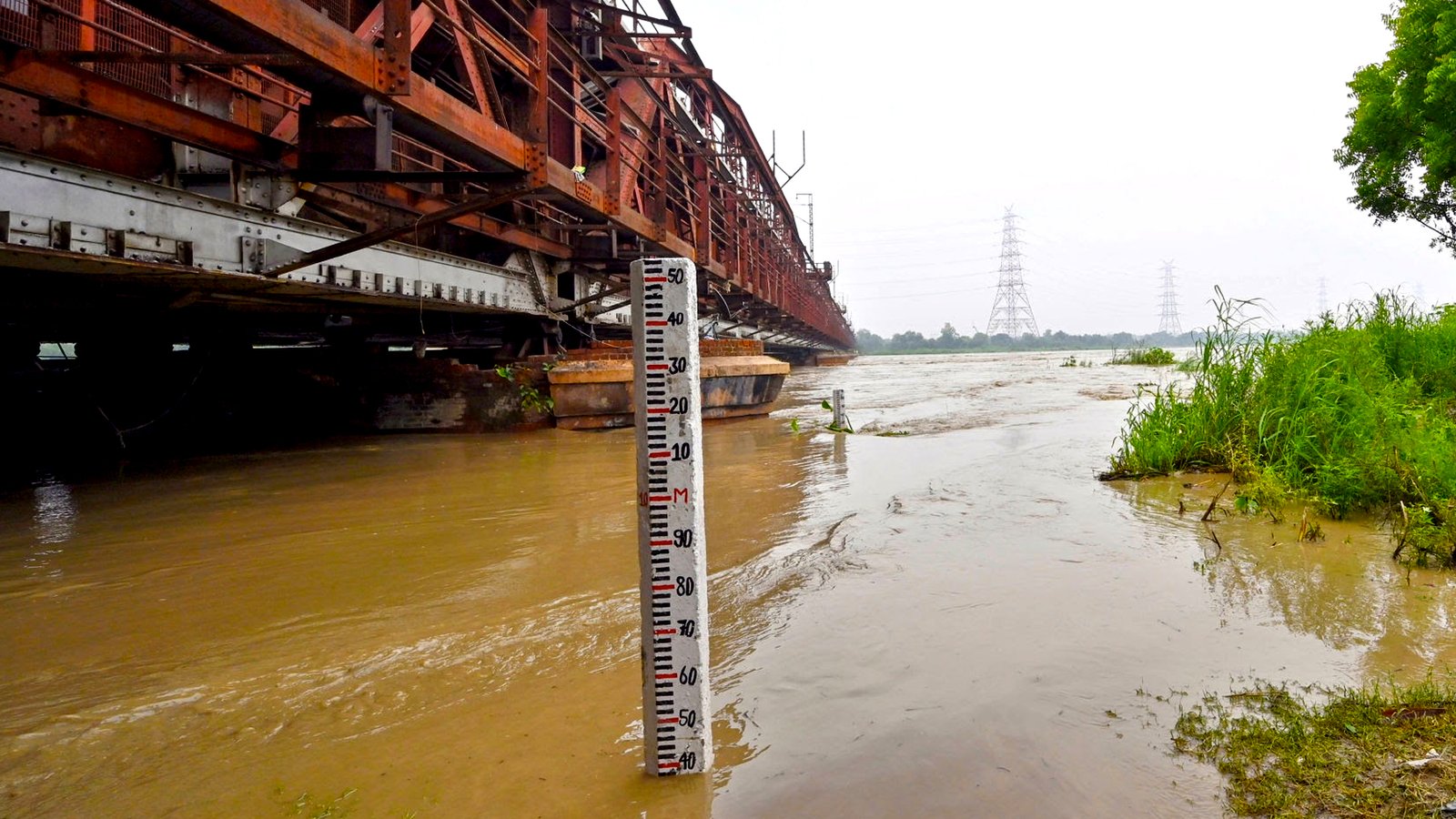 yamuna river flood alert delhi evacuation rescue operations 2025