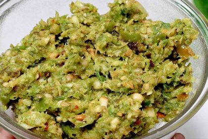 Make a wonderfully tasty green chilli chutney at home with the traditional way of grandmothers.