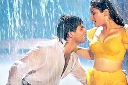 Raveena Tandon Tip Tip Barsa Pani Akshay Kumar Bollywood Iconic Song