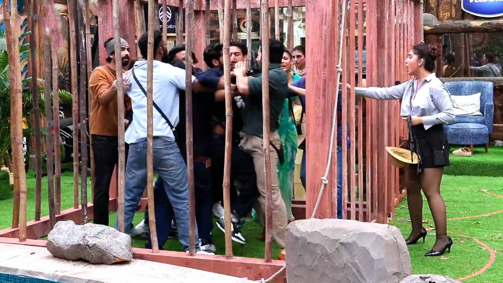 bigg boss 19 aamaal abhishek fight kunickaa revelation task cancelled