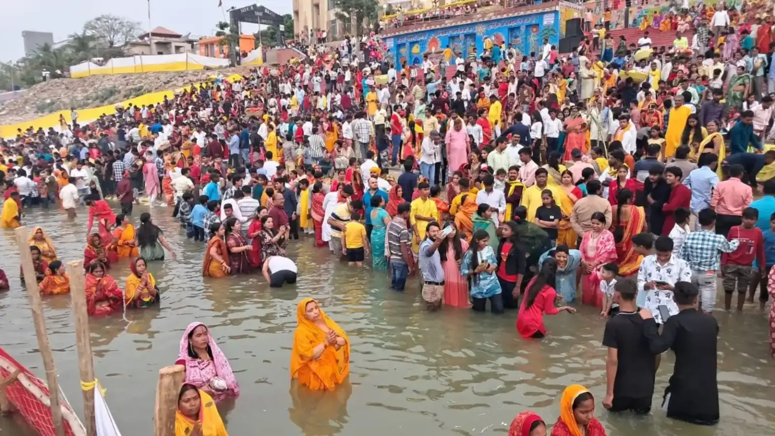 chhath festival creates new record 50k crore business boom and deshi market glow