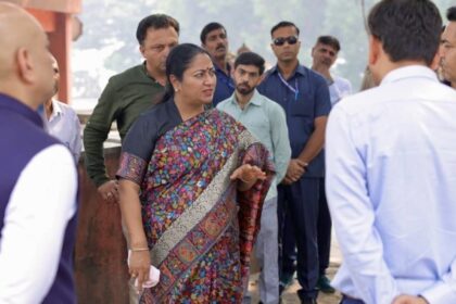 chhath mahaparv delhi celebrates cm rekha gupta announces public holiday