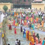 chhath puja went well on the yamuna banks bjp said kejriwal gone foam also finished those who stopped it are out