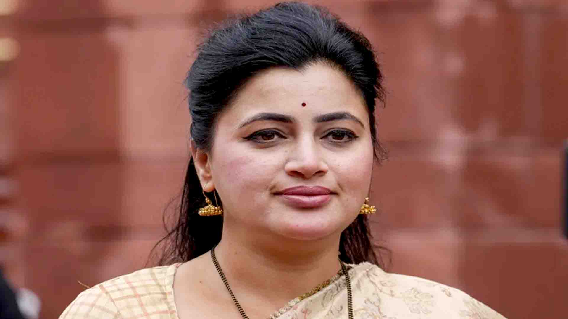 former mp bjp navneet rana threat letter speed post gangrape death