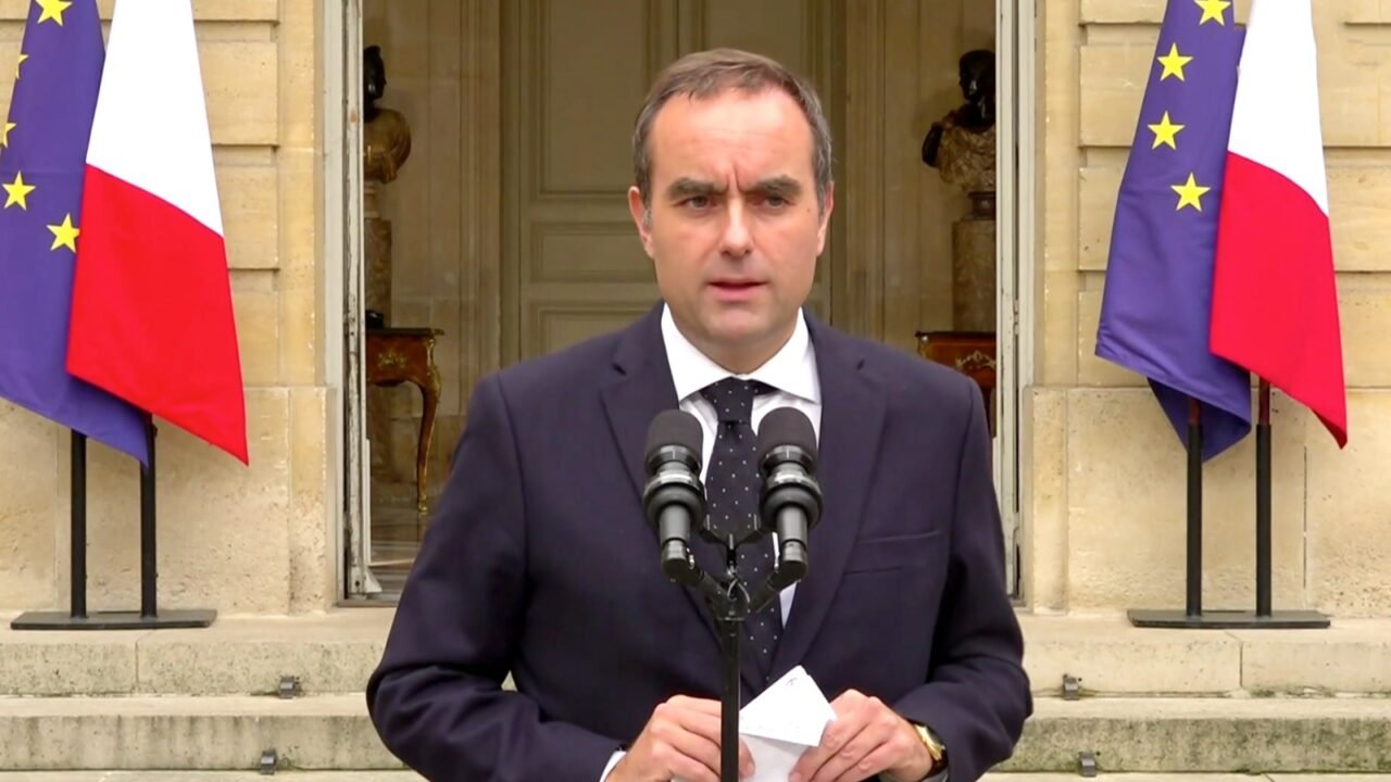 france pm sebastien lecornu resigns political crisis macron under pressure
