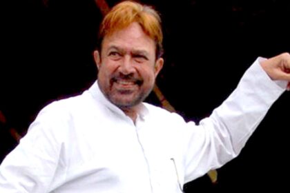 superstar who needed paramilitary forces for protection city came to a halt for seven hours as girls clung to his car tires