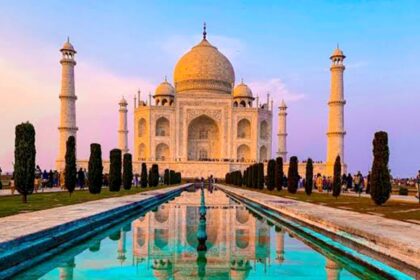 the taj mahal is the identity of the country but do you know how many crores of rupees it earns daily