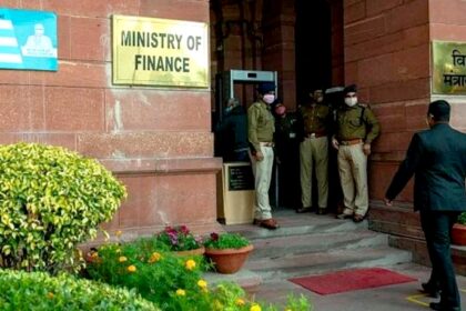who oversees the wealth of the government of india cag finance ministry or rbi