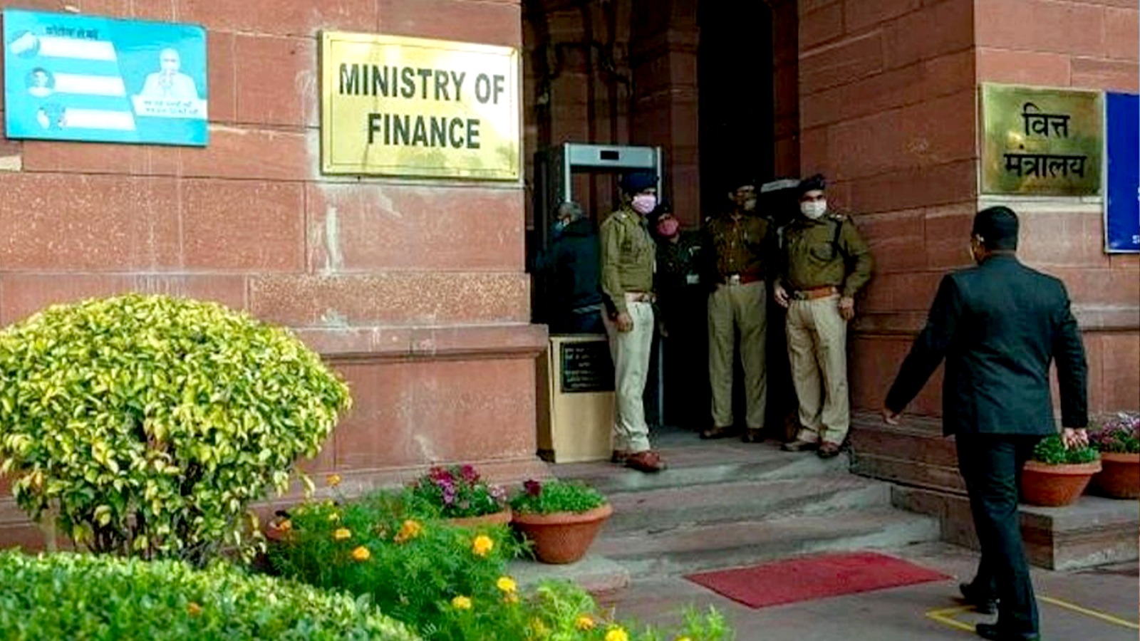 who oversees the wealth of the government of india cag finance ministry or rbi