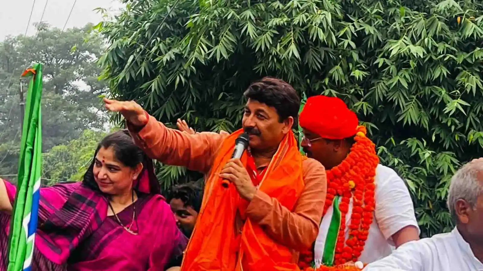 buxar manoj tiwari roadshow attack rjd supporters accused