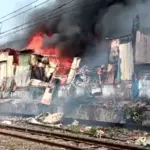 dharavi massive fire mahim railway harbour line disrupted