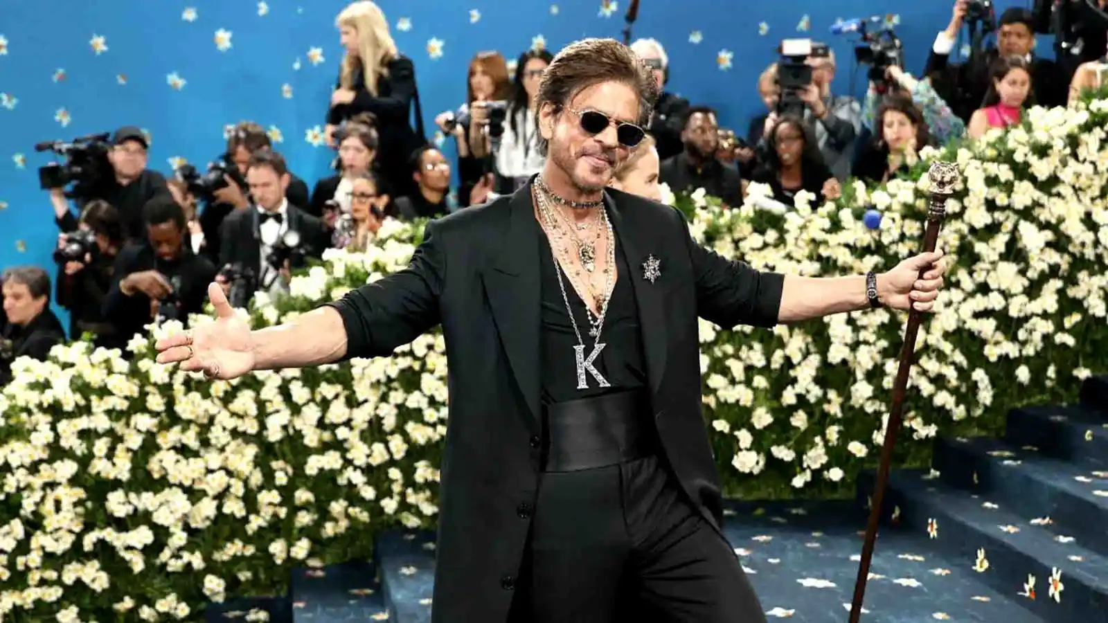 family first career later how firm was shah rukh khan about his married life a friend revealed the secret