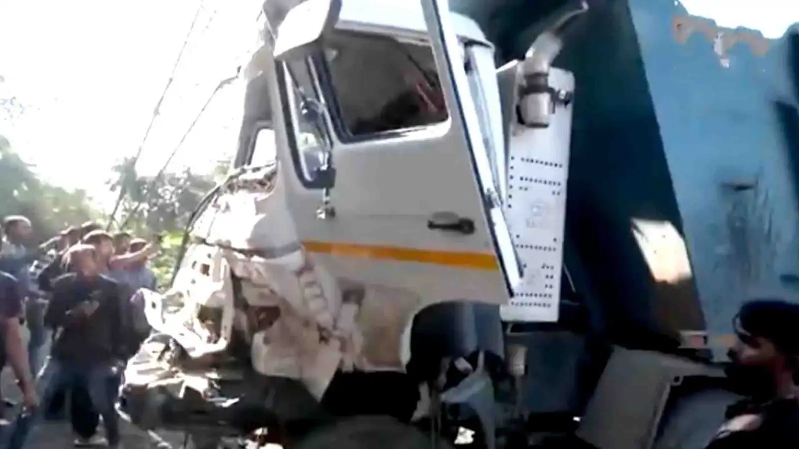 jaipur drunk dumper crash 50 vehicles 10 dead