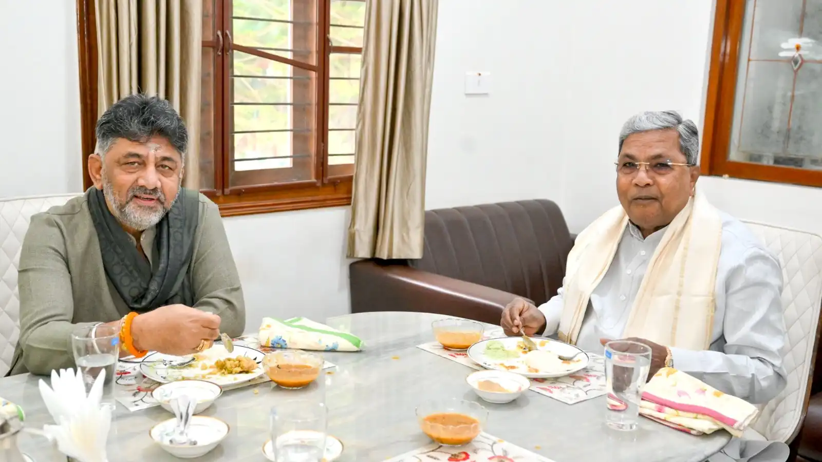 karnataka congress unity dk shivkumar statement no difference with cm siddaramaiah