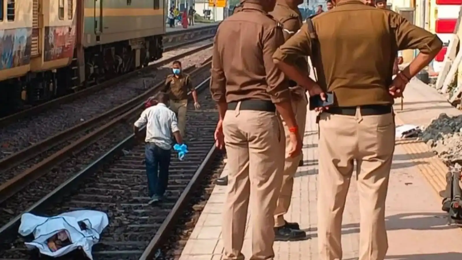 mirzapur chunar railway accident 6 women dev deepawali