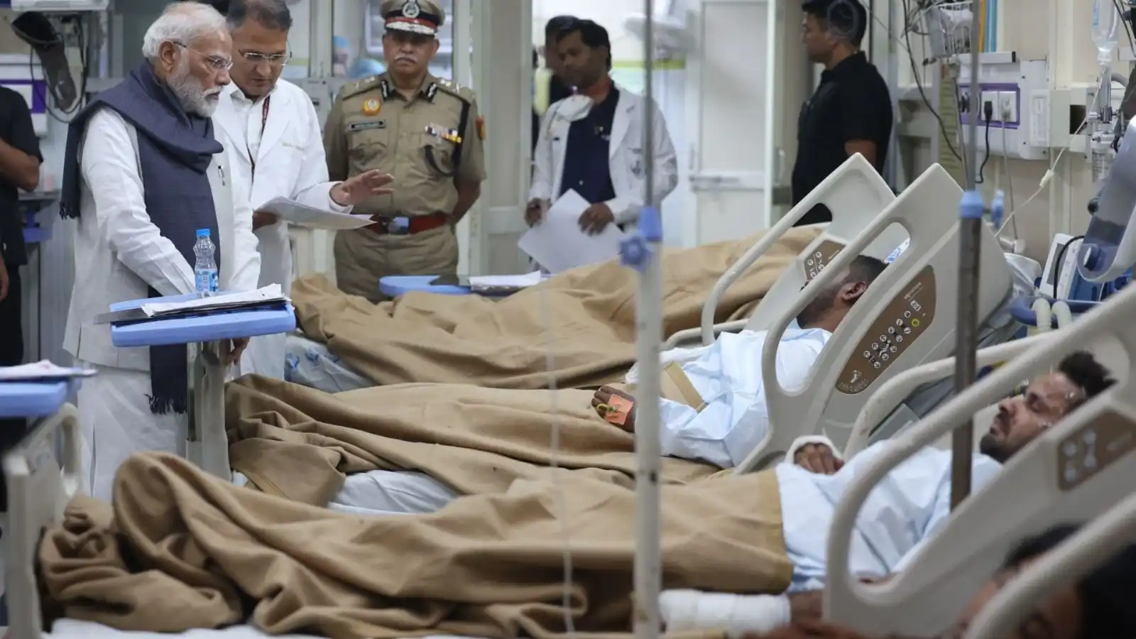pm modi visits injured delhi blast lnjp hospital
