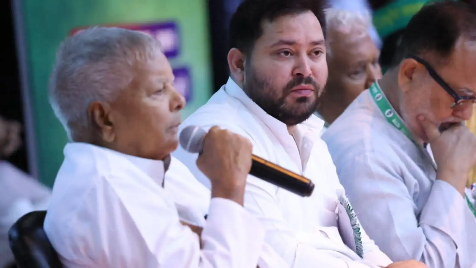 seeking votes for tejashwi lalu gave a big hint saying roti paltati rehni chahiye