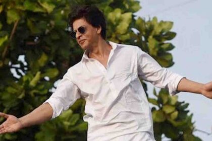 star glamour shines at shah rukh khans birthday bash king khan rocks t shirt jeans beanie ananya panday sets the floor on fire with her dance