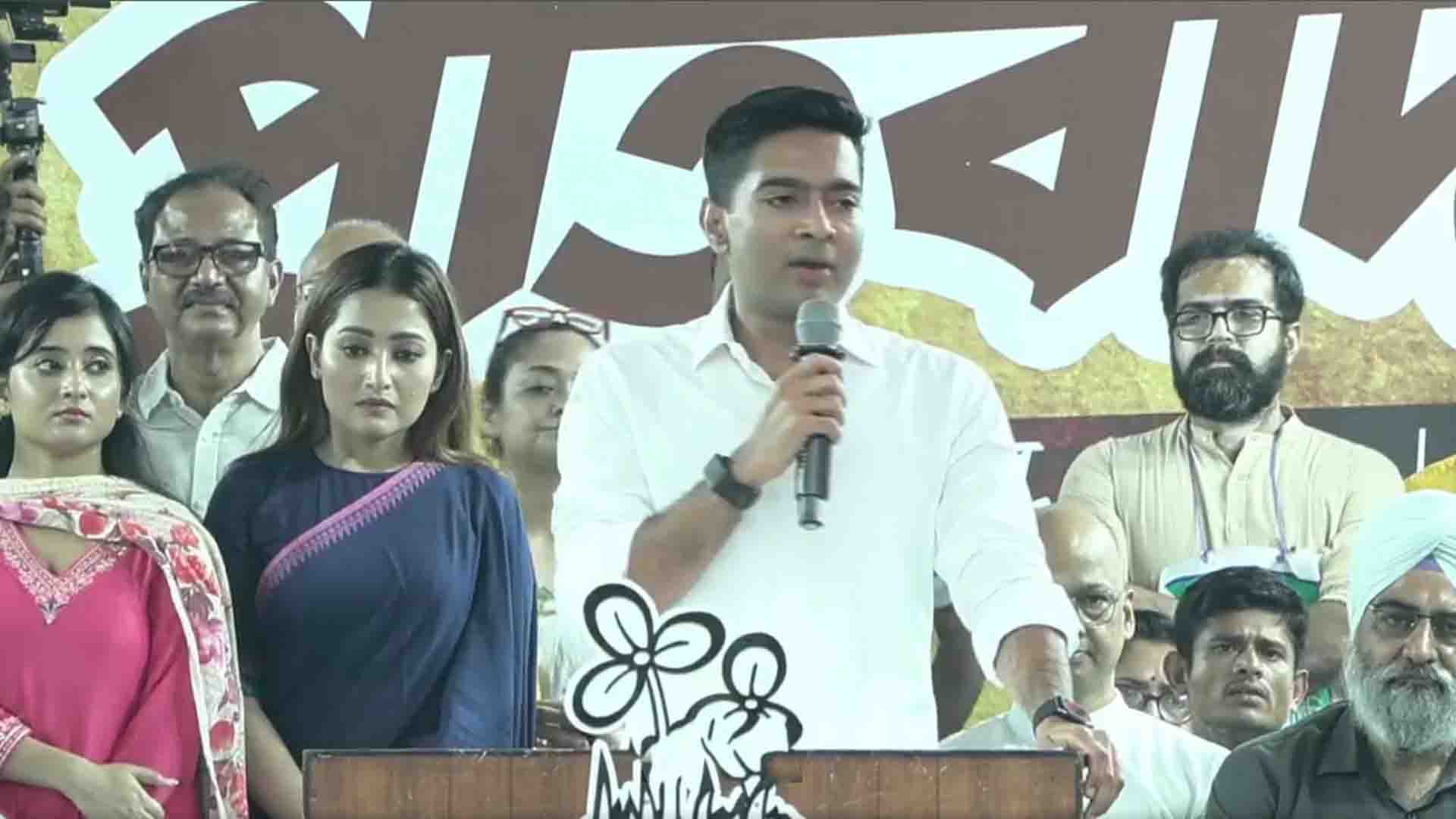 पश्चिम बंगाल में SIR पर सियासी संग्राम, TMC नेता अभिषेक बनर्जी ने कहा SIR के डर से 7 दिन में 7 लोगों ने दी जान, BJP बोली, जनता को गुमराह कर रही तृणमूल west bengal sir controversy tmc bjp political clash over voter list revision