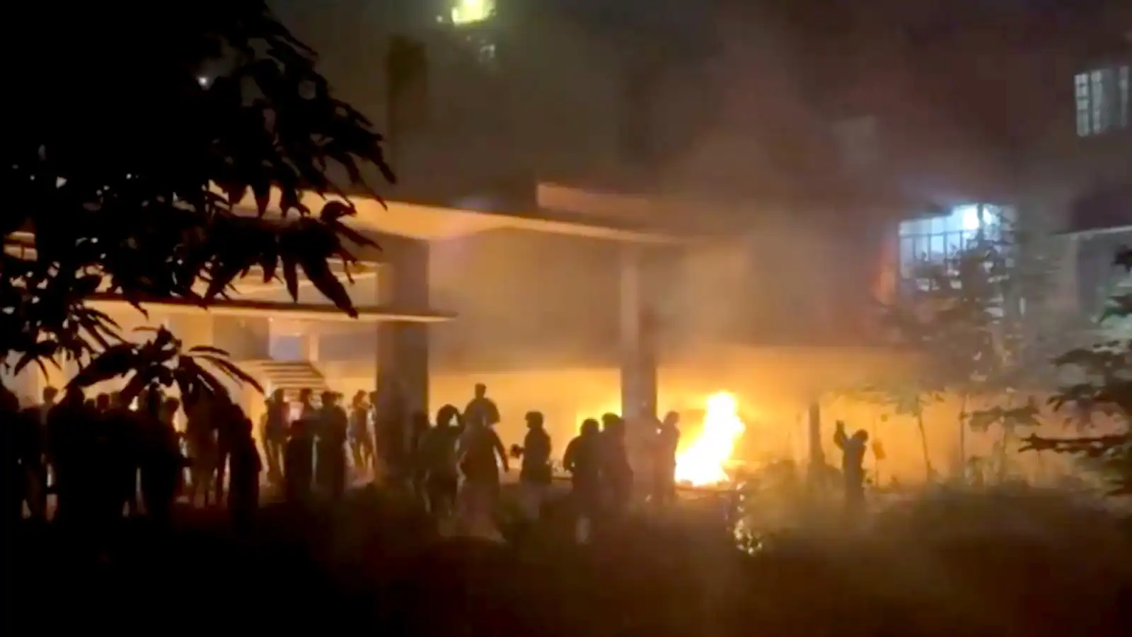 bangladesh political violence 7 year old girl killed extremists set bnp leader house on fire