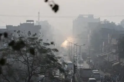 delhi government announce 50 work from home in all offices due to air pollution laborers to receive 10000 rupees