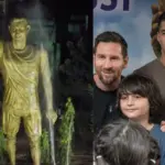 lionel messi inaugurates 70 feet statue shah rukh khan welcomes in style