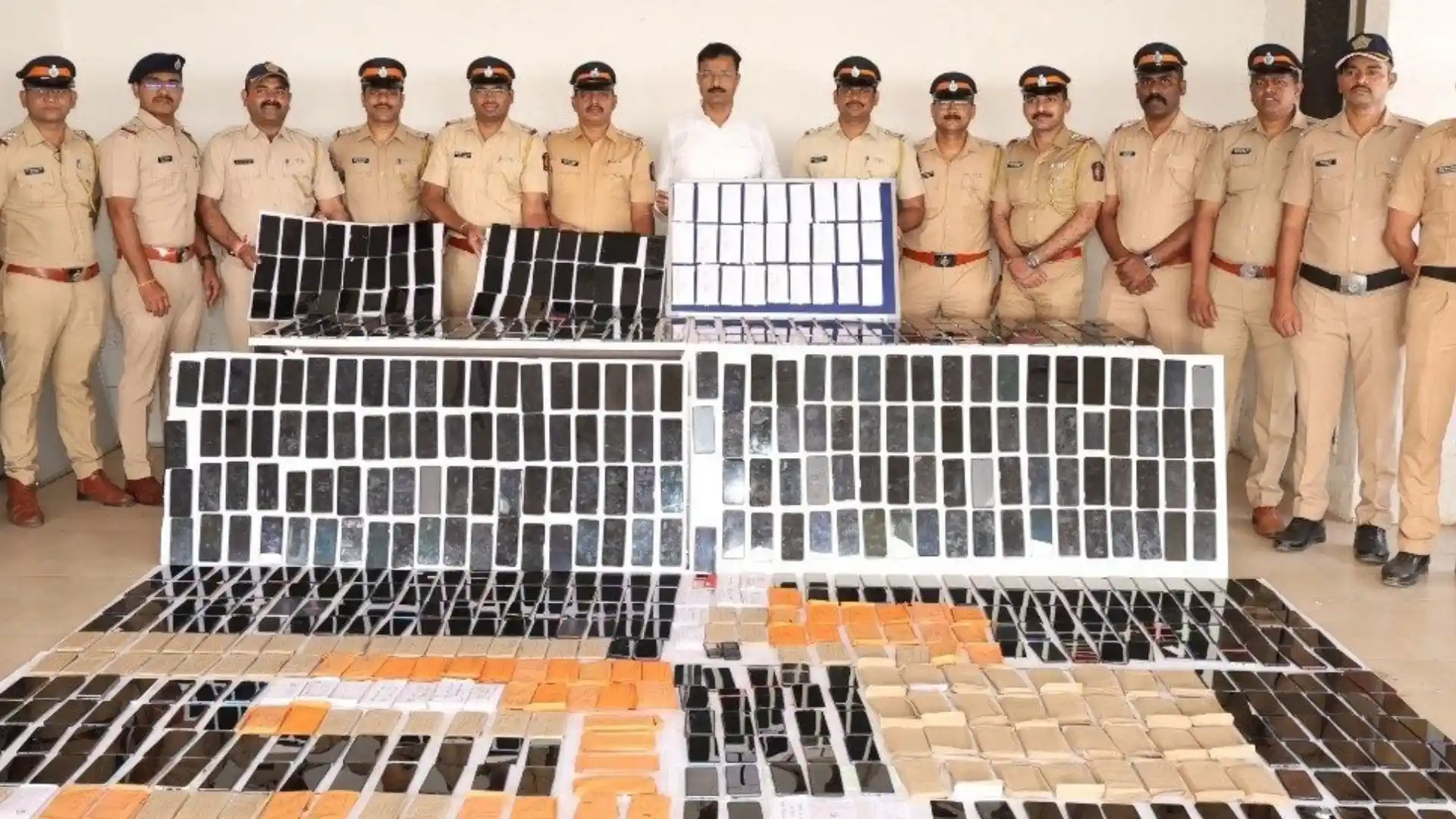 lost from mumbai found in uttar pradesh 1650 stolen mobile phones recovered in major operation police achieves big success