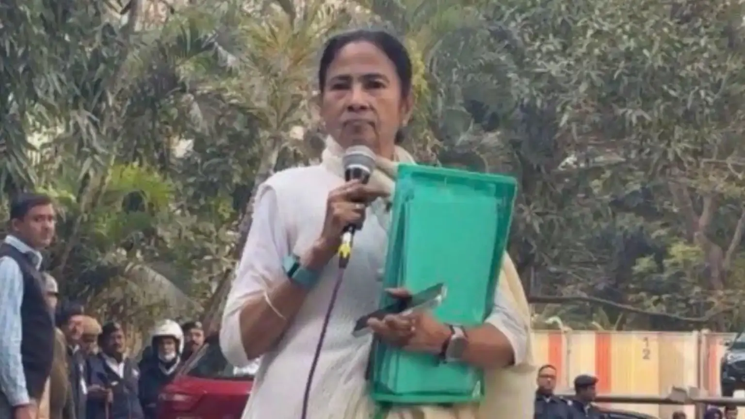mamata banerjee arrives at pratik jains house during ed raid alleges documents taken green file mystery