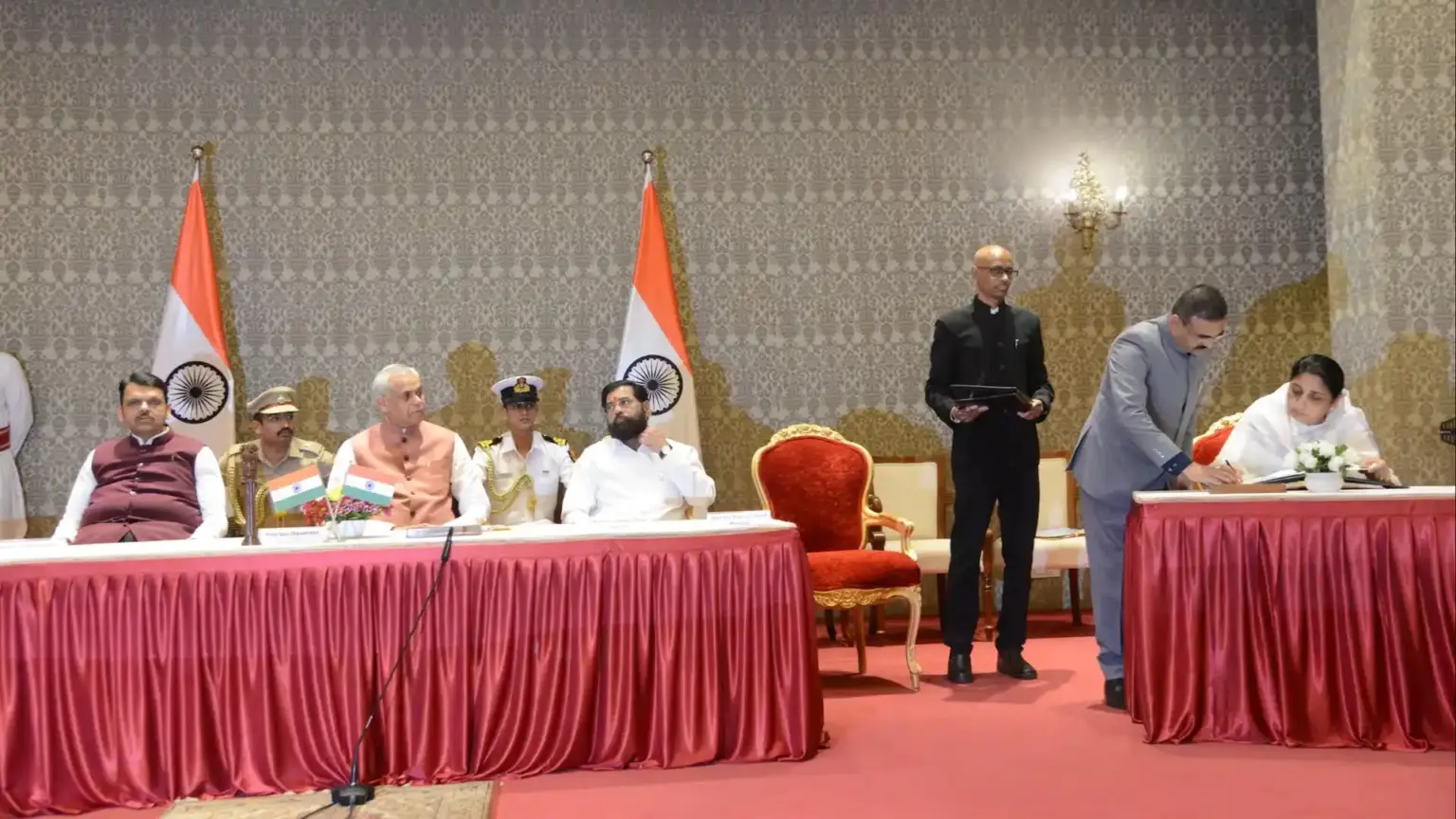 sunetra pawar sworn in as maharashtra deputy cm 1