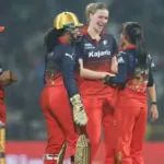 wpl 2026 rcb enters playoffs beats gujarat giants by 61 runs smriti mandhana team dominates points table