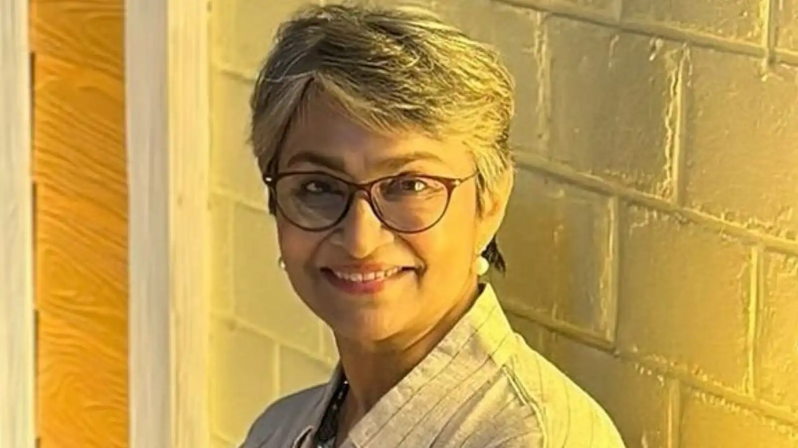 famous actress praveena deshpande passes away at the age of 60 due to cancer funeral held in mumbai