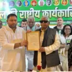 maithili thakur calls lalu yadav dhritarashtra enraged tejashwi yadav responds with this statement