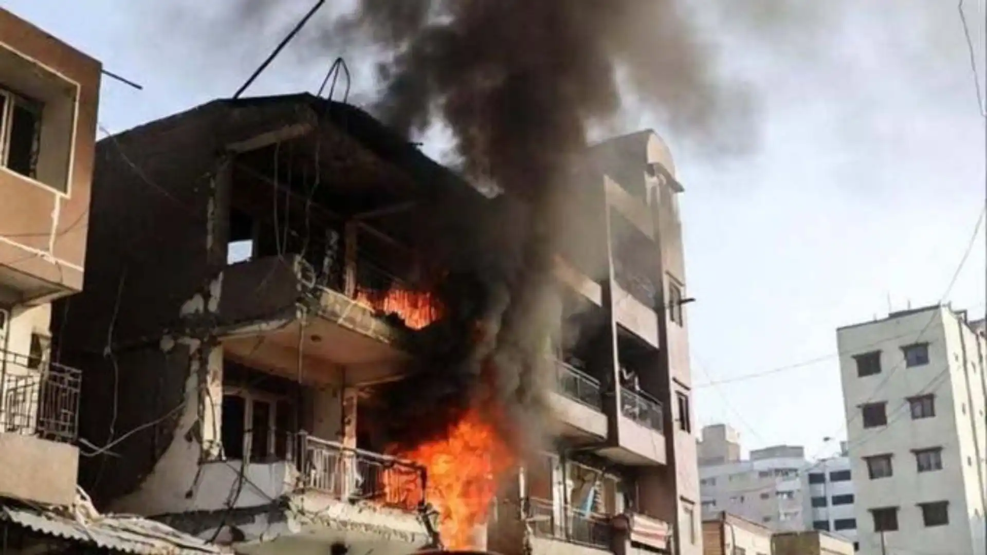 major blast on the first day of ramadan in karachi 16 people including 7 children killed